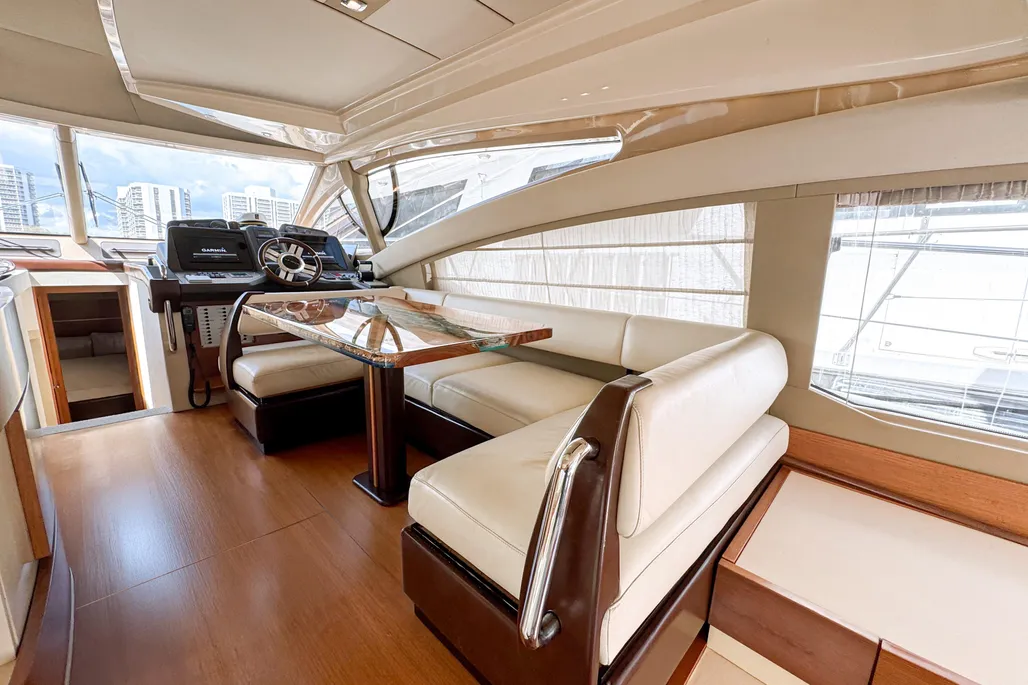 Yacht Photo 21
